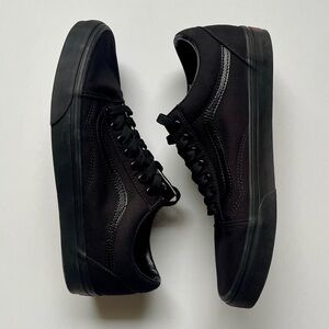 Worn Once Vans Old Skool in Black